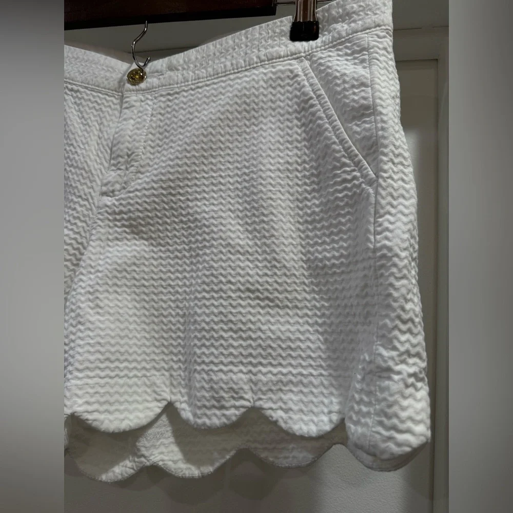 Lilly Pulitzer White  Buttercup Scalloped High Waist Shorts Size 8 - Picture 4 of 14